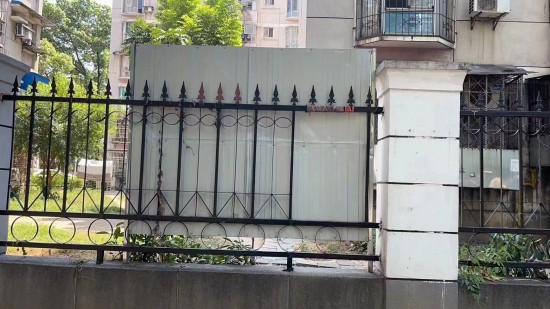 126社區(qū)圍欄破洞_副本.jpg